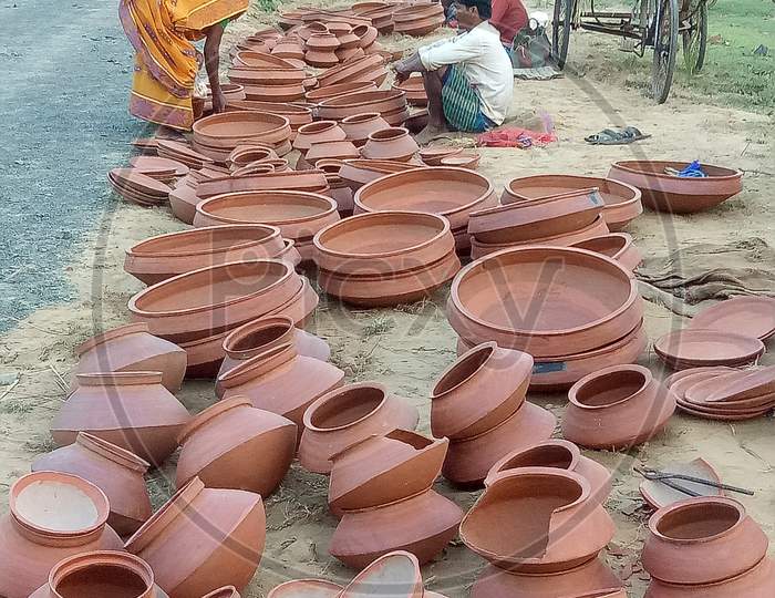 clay pot selling.