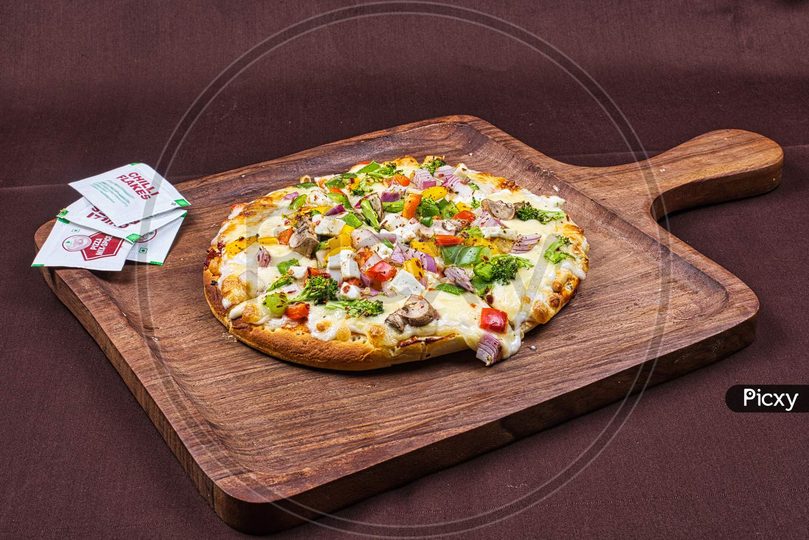 Paneer Pizza With Vegetables And Cheese