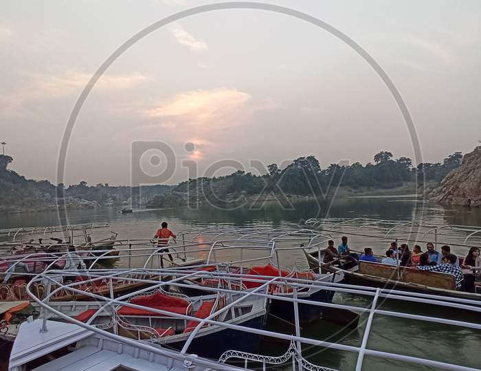 Evening at Panchwati boat side in Bhedaghat