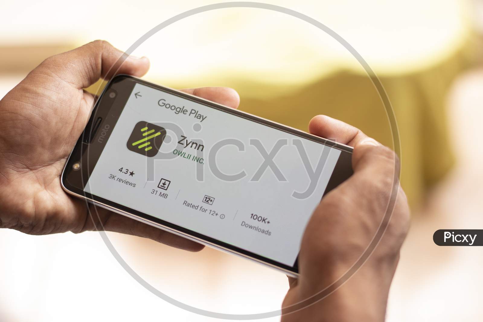 Zynn Social Media Networking App Downloading On Mobile