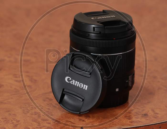 Canon lens