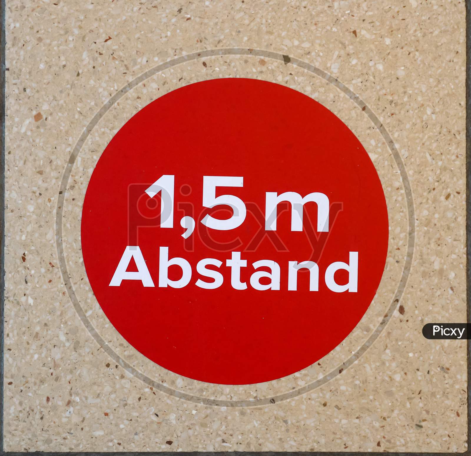 Keep Distance Symbol In German Language. Bitte Abstand Halten! 1.5 Meter Social Distancing Sign For Covid-19.