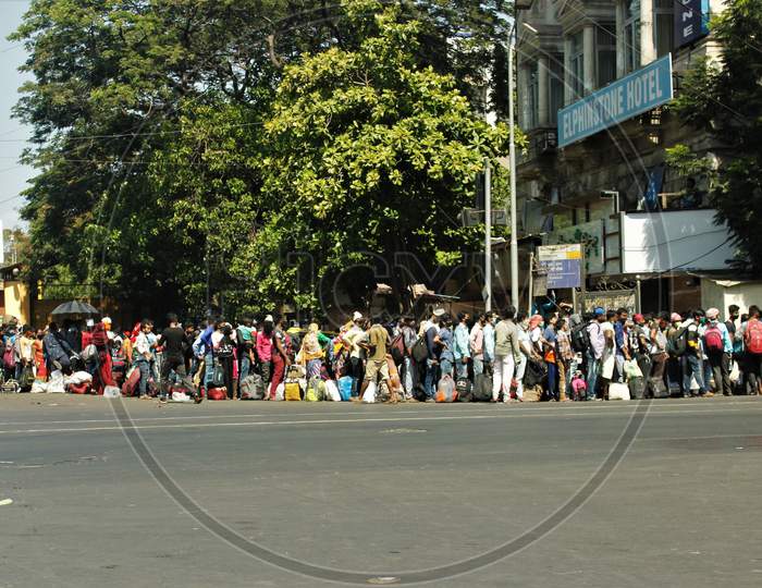 Migrants stand in a queue in huge numbers waiting to go to Chhatrapati Shivaji Maharaj Terminus (CSMT),  that will take them to their home state during an extended lockdown to slow the spreading of the coronavirus disease (COVID-19), in Mumbai, India, May 30, 2020