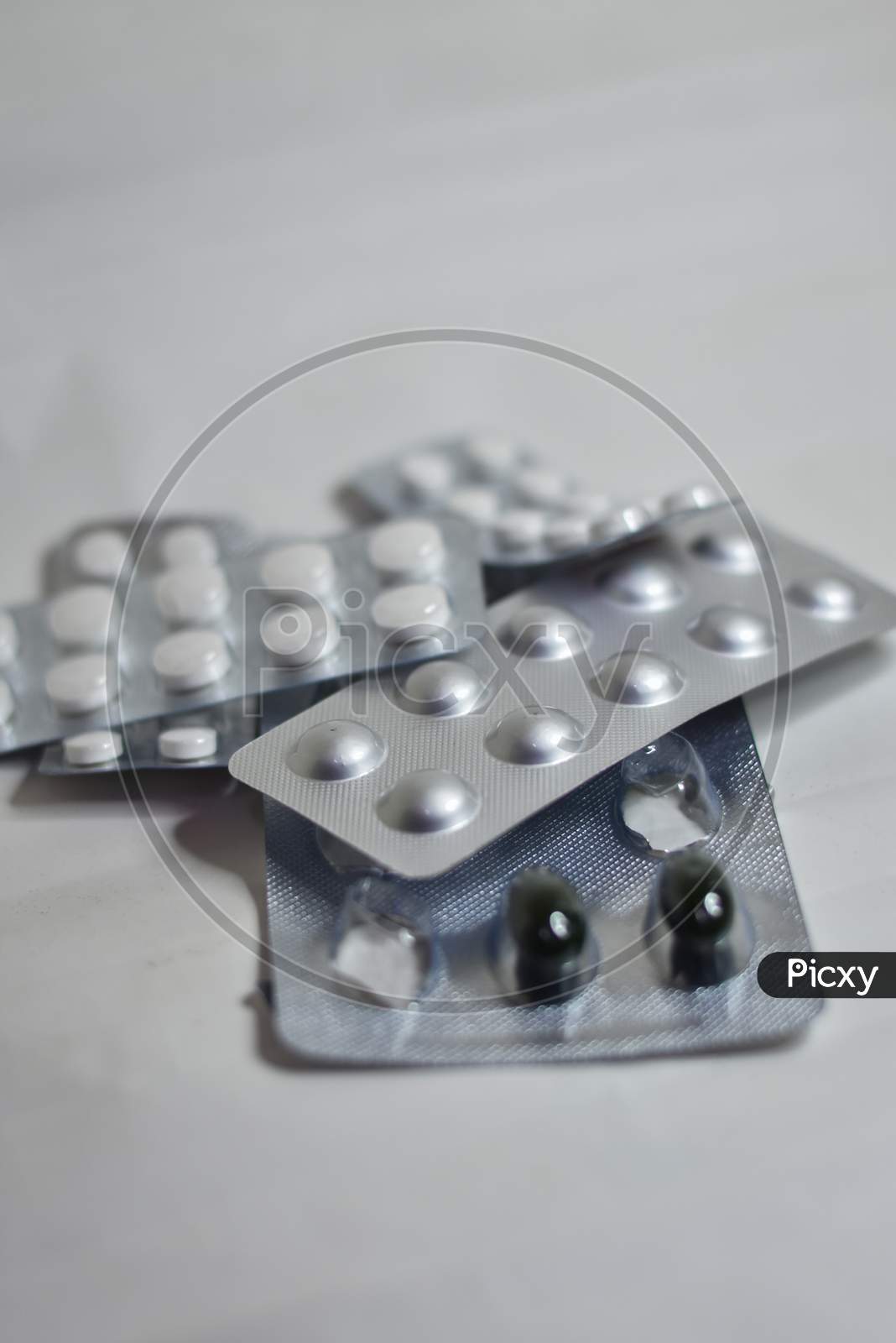 antibacterials pills on white background, capsule pill medicine with shallow depth of field, Medicine