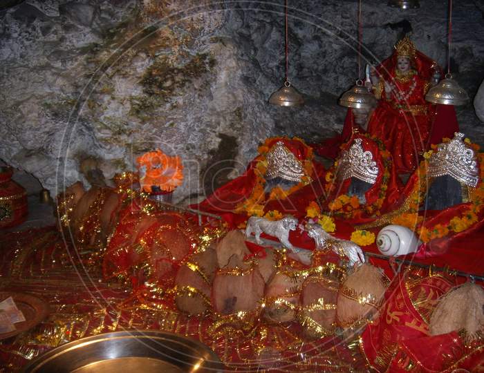 Idols inside Tapkeshwar Mandir, Dehradun