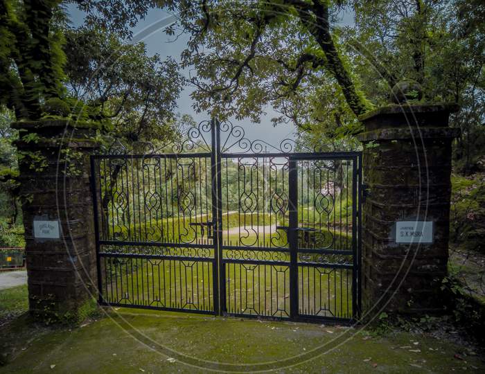 Horror gate