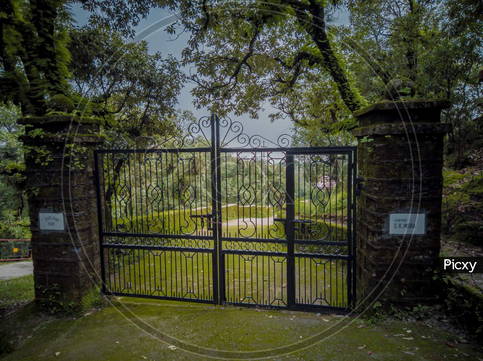 Horror gate