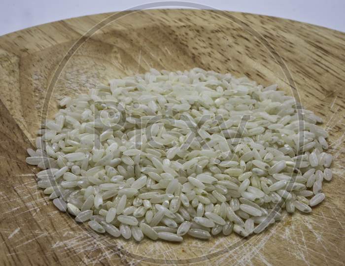 Uncooked Ribe rice