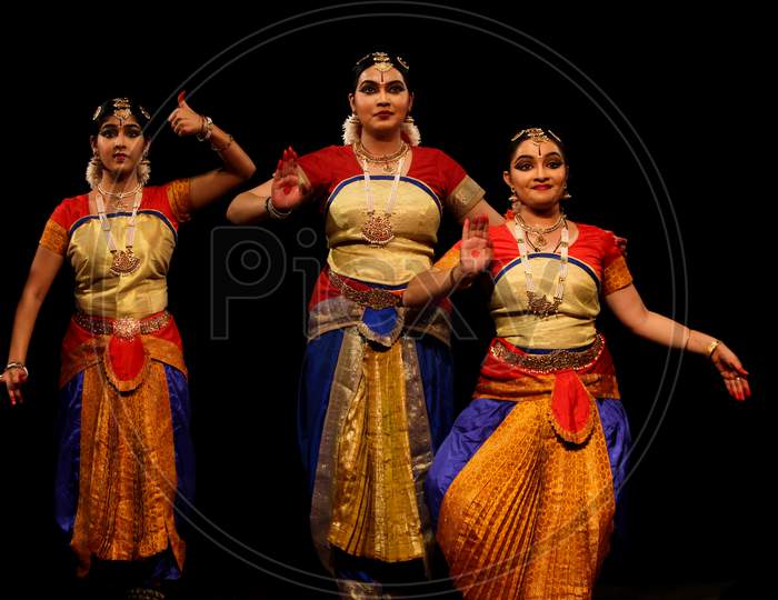 Delnew Delhi, Delhi/ India- June 14 2020: A Group Of Bharatnatyam Dancers.