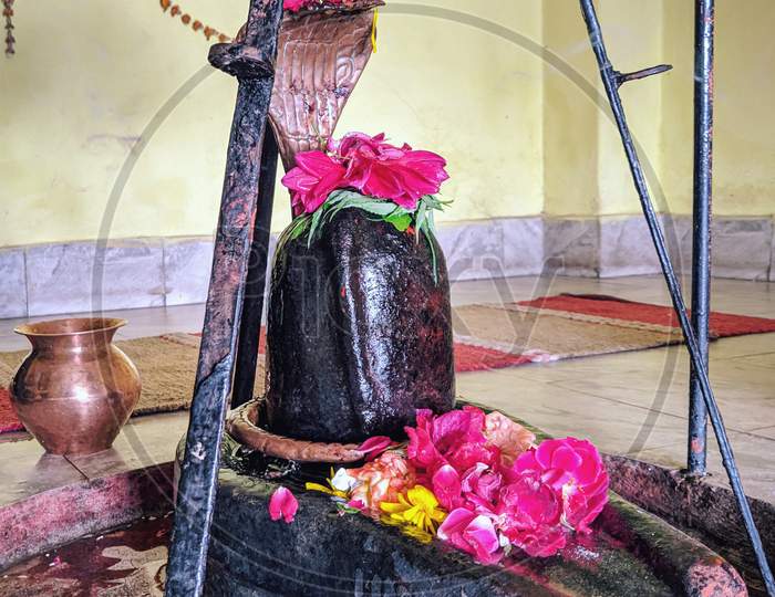 A Shiva linga at a temple in India.