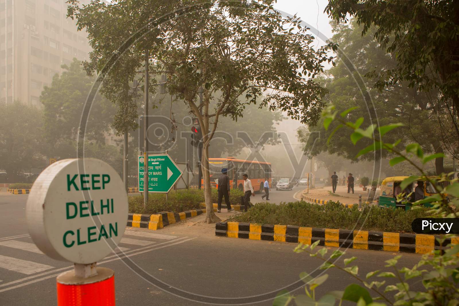 Foggy Afternoon Street View Of New Delhi
