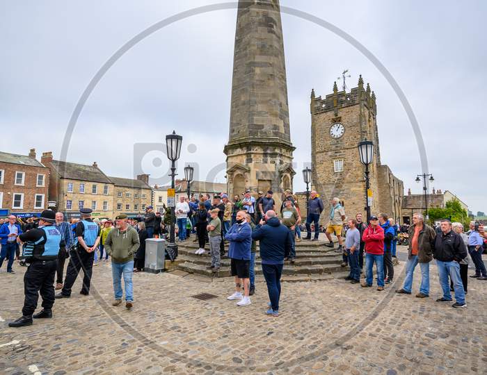 Counter Protesters Protect The Obelisk And The Green Howards Museum At A Black Lives Matter Protest In The Marketplace In Richmond, North Yorkshire