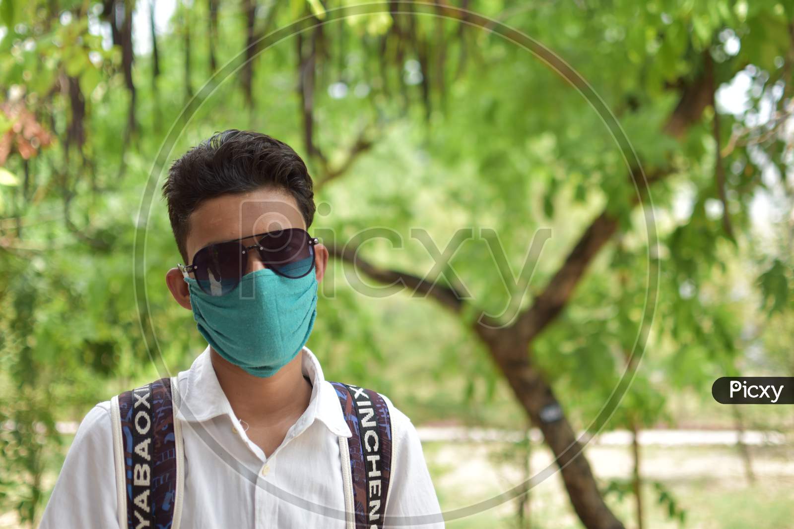 indian student with green mask on face