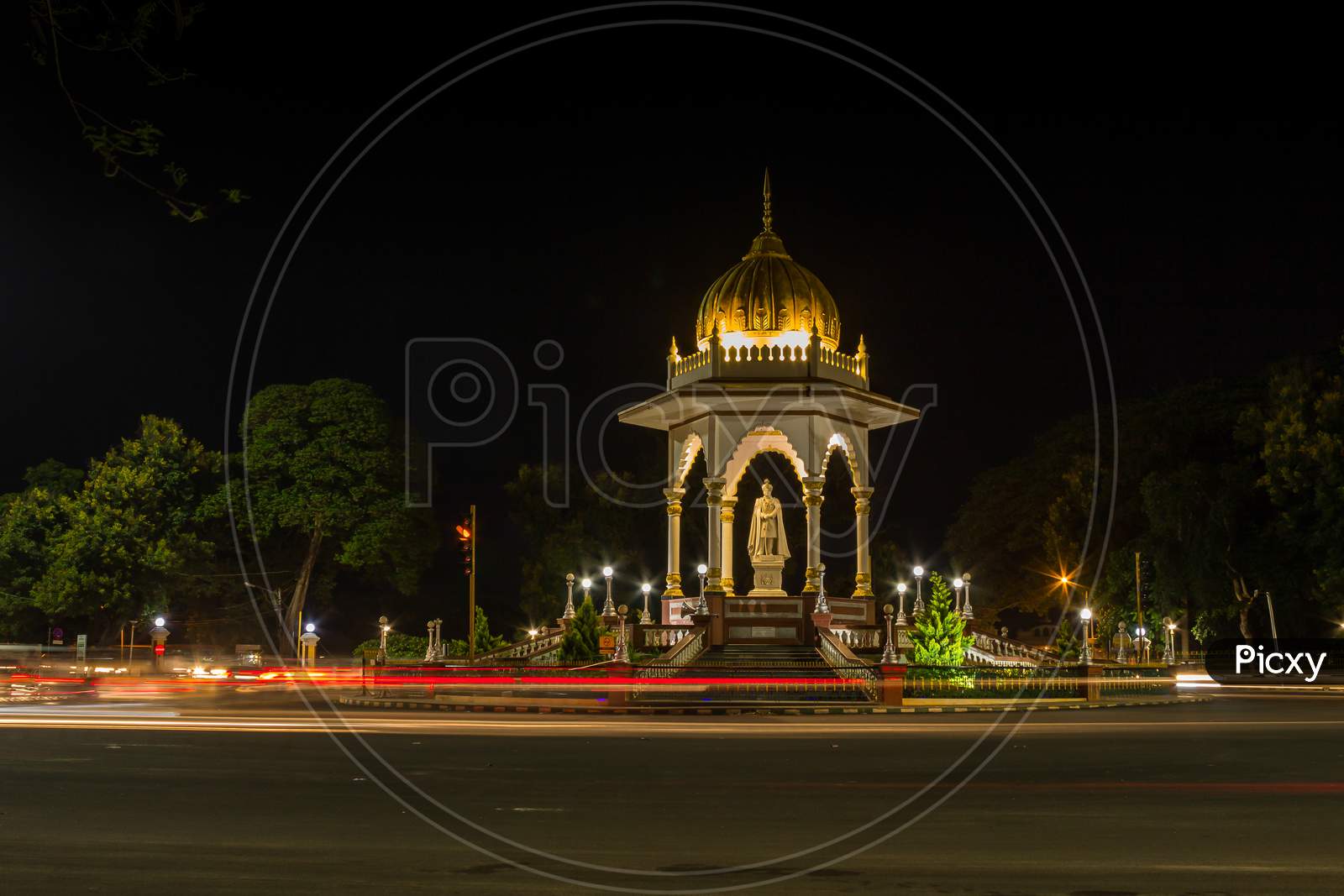 An engaging picture of Hardinge Circle with Trail lights at Mysore/India.