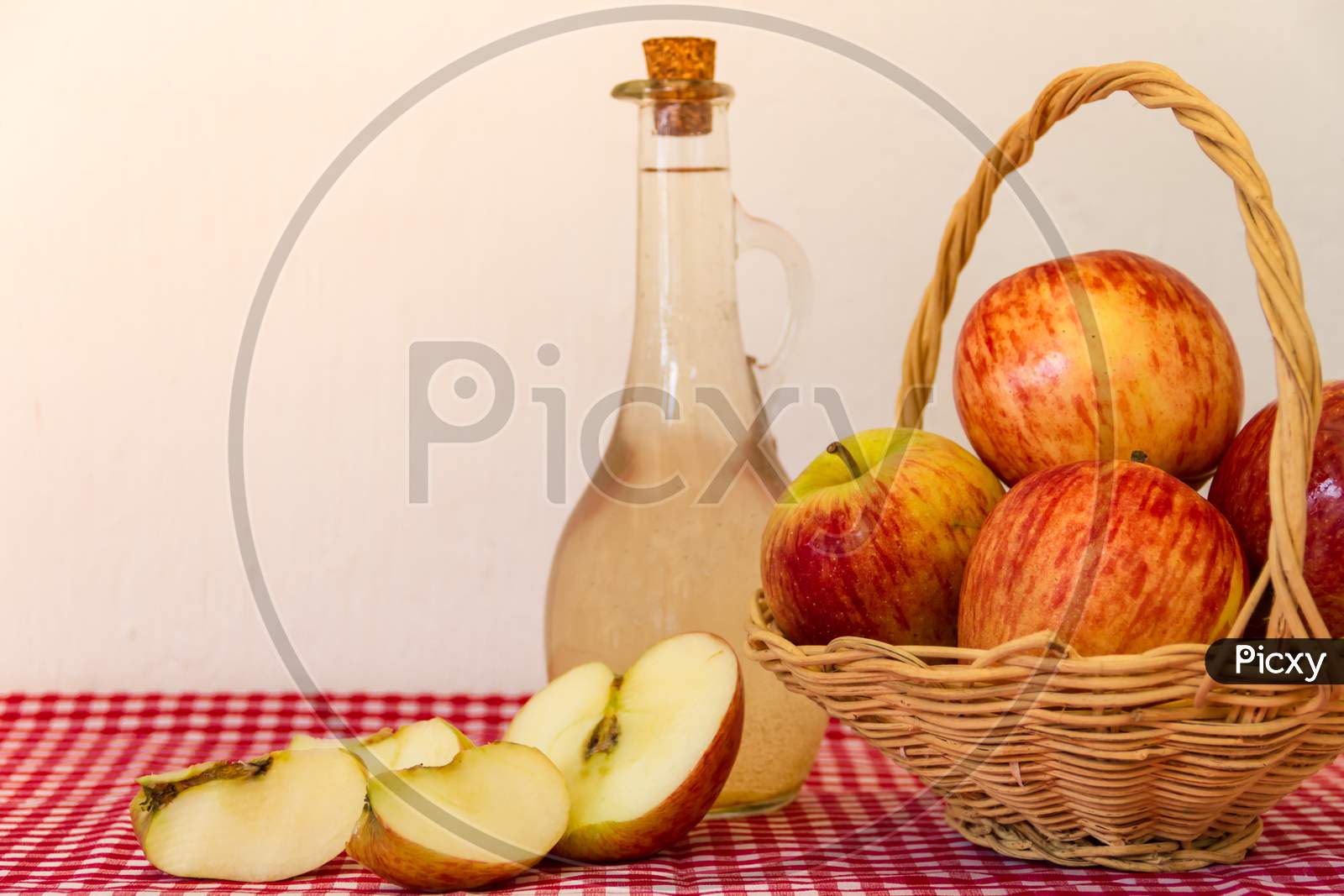 Preparation Of Healthy Organic Apple Cider Vinegar
