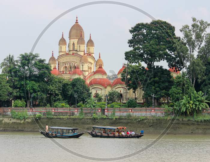 The beautiful Dakshineshwar with tourist boats in Kolkata/India.
