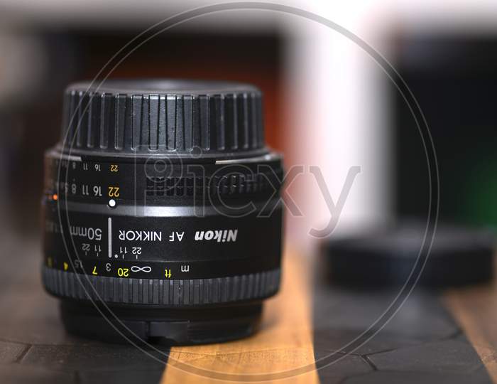 Nikon 50mm DSLR Lens with front and rear caps