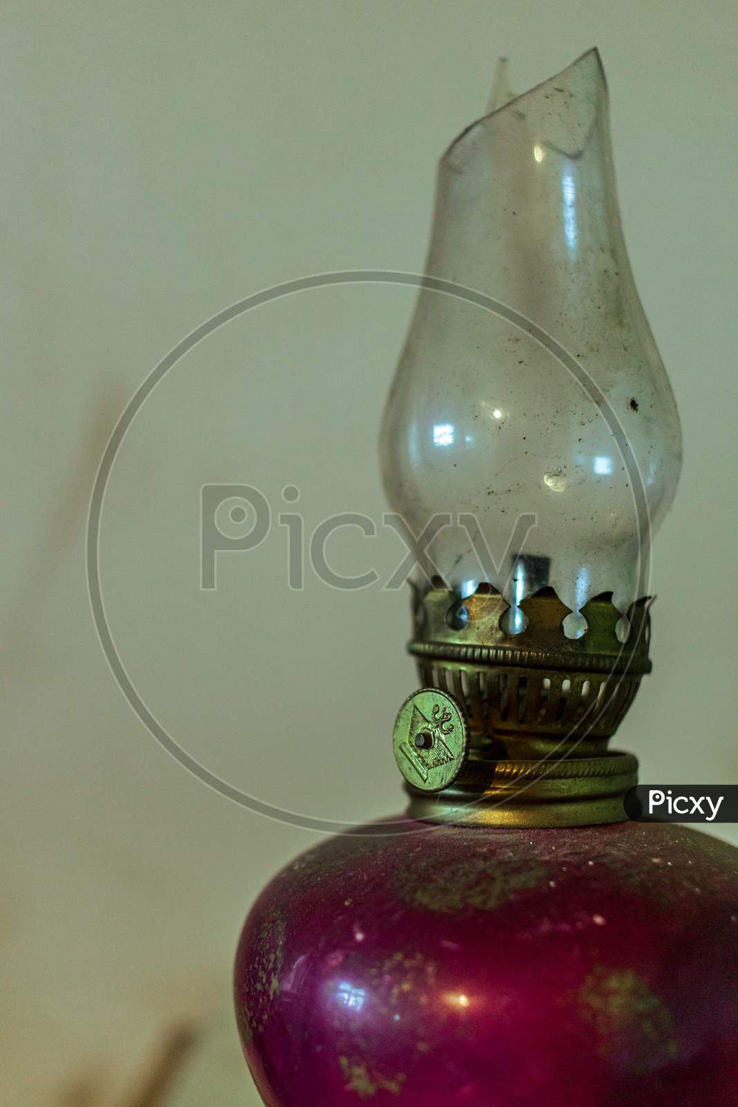 Retro Light Source, Broken Glass Bulb