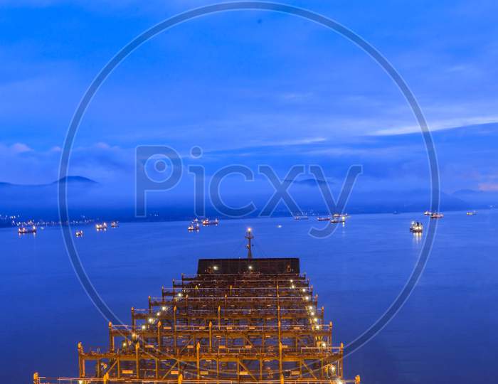 Lightened half part of container ship