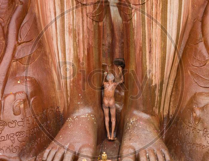 A Jain Monk praying to the Mammoth Bahubali Statue at Shravanabelagola/India.