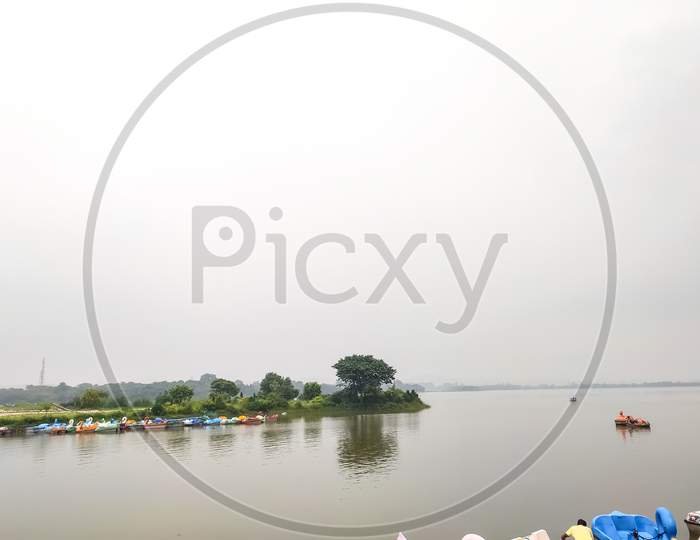 Sukhna Lake Scene In Chandigarh During A Cloudy Day