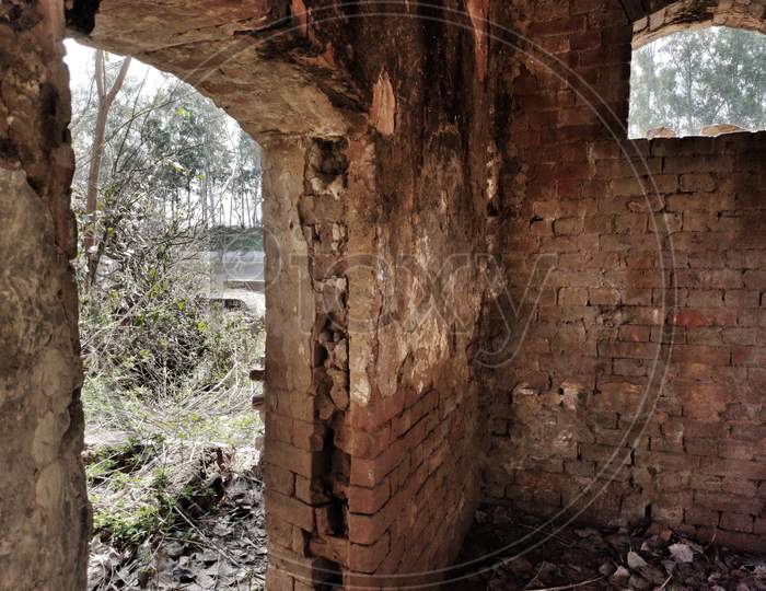 Horror type abandoned building near aalamgir village in Ludhiana Punjab India on 1 march 2020
