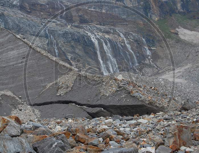 neelkanth glacier near at badrinath