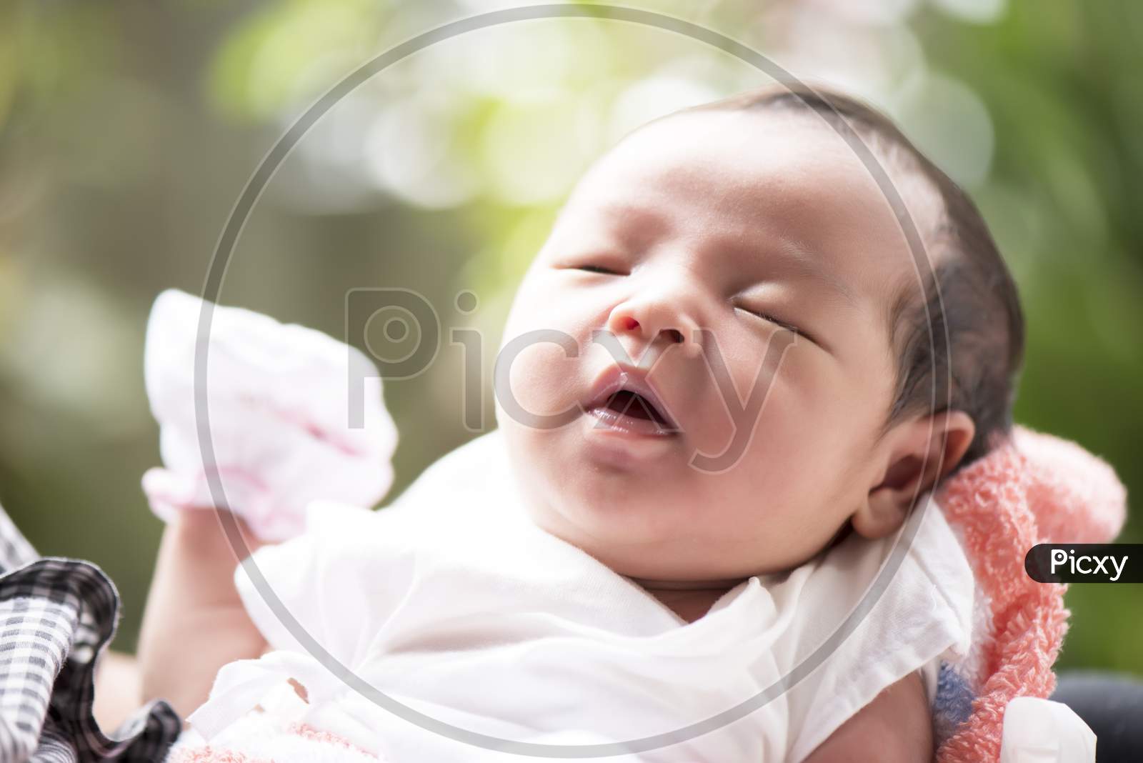 Newborn Baby Open Her Mouth In Mother'S Hands, Selective Focus In Her Eyes, Family Concept