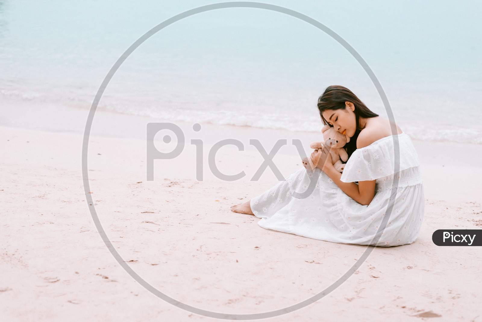 Image of Asian Woman Hug Bear Doll And Waiting For Love That Make Her Happy  At Beach. Lonely And Beauty Concept. Back View Scene Of Girl. Ocean And Sea  Theme. Copy Space