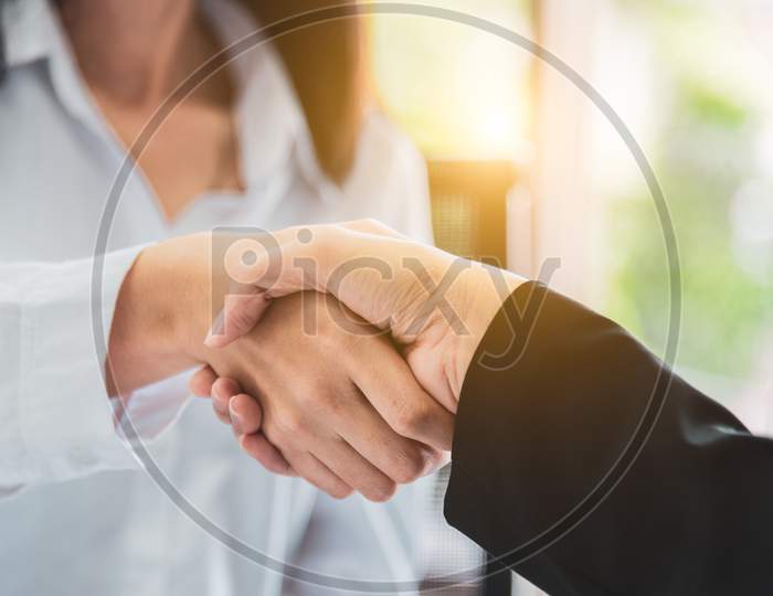 Close Up Of Business People Shaking Hands After Finish Reach Agreement For Startup New Project In Office Background. Negotiating And Happy Working Concept. People And Teamwork Theme