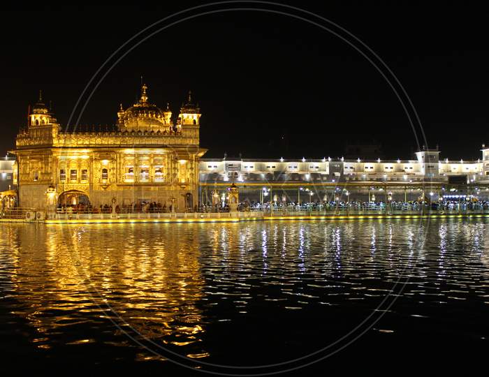 a view of The Golden Temple during the night