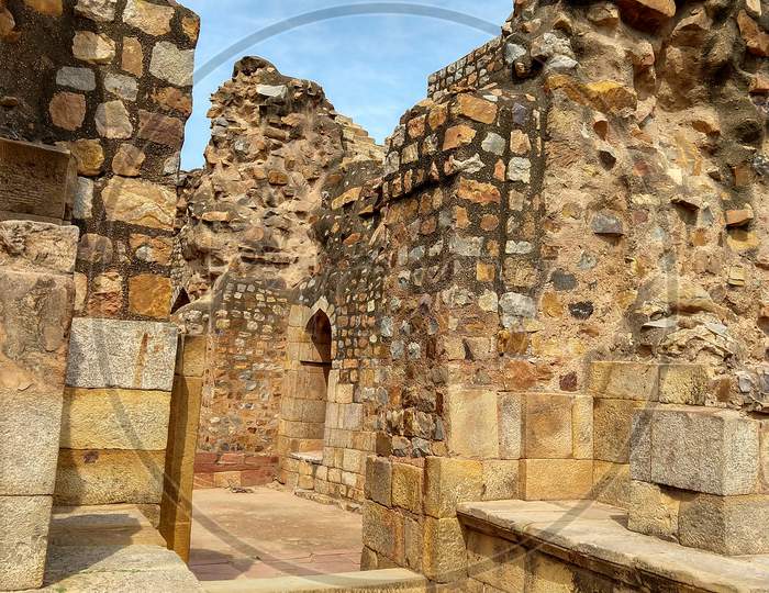 A Ruin Ancient Structure In The Qutub Minar Complex