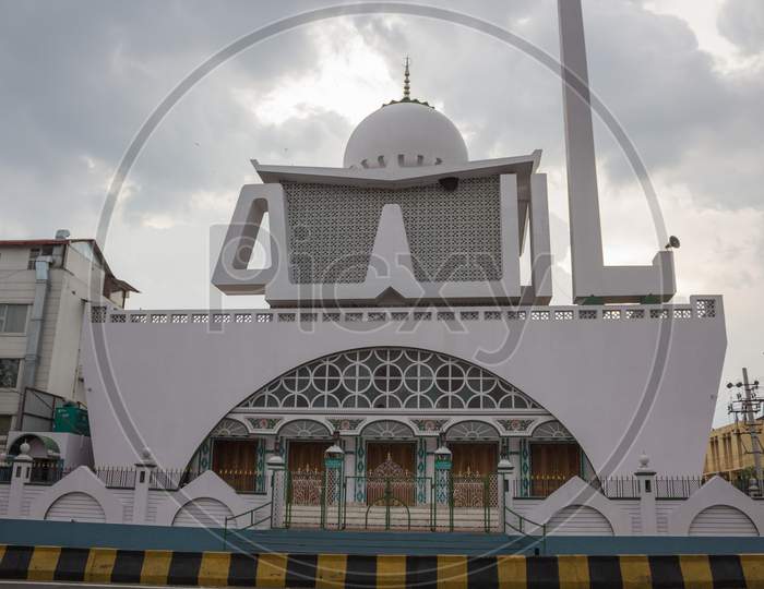 Urban Muslim Mosque in Mysore cityscape/Karnataka/India.