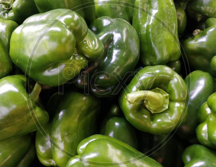 Fresh green bell pepper (capsicum) fruit
