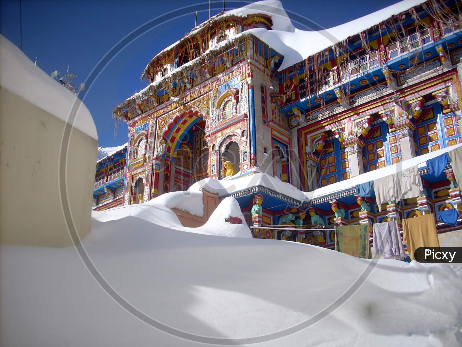 the badrinath temple side view