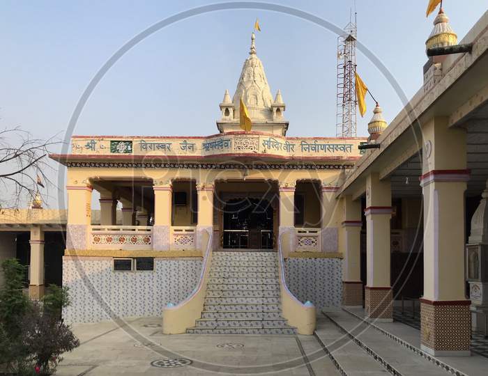 Pisanhari Ki Madhiya Jain Temple