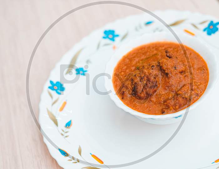 Lauki Ke Kofte, Light Tomato Based Delicious Gravy Dunked With Koftas Made From Bottle Gourd