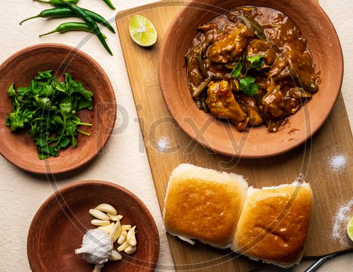 Chicken Masala With Bread