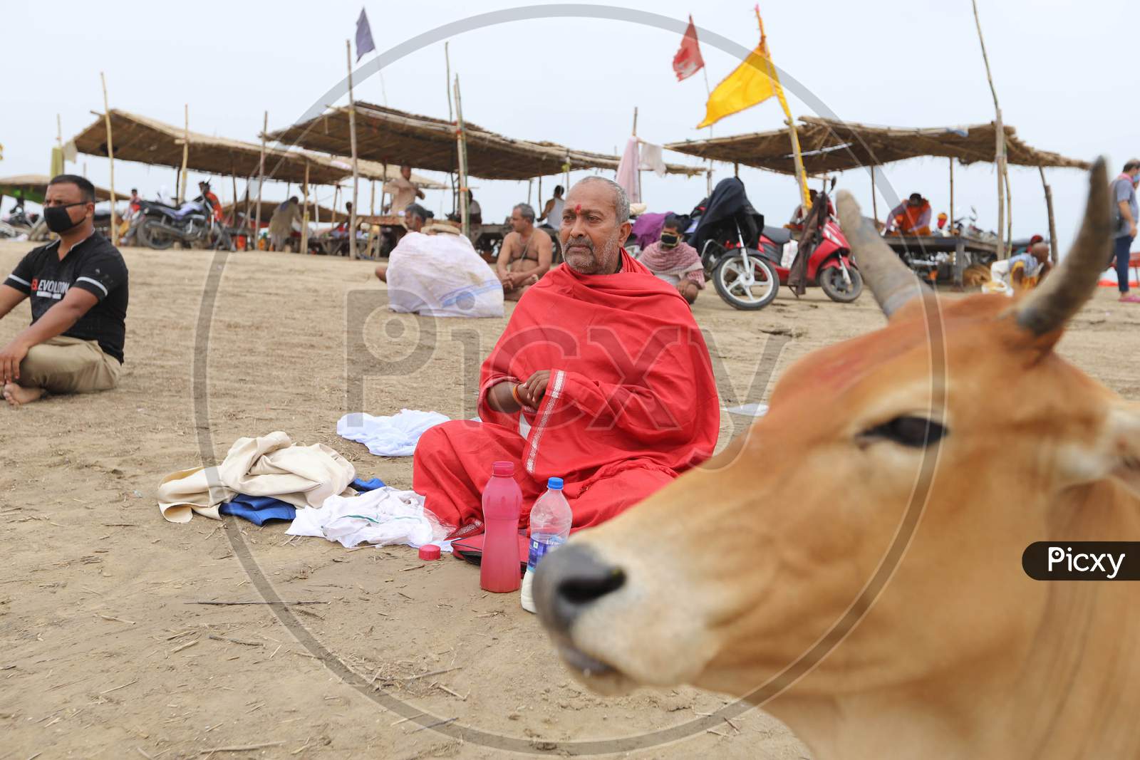 Hindu priests offers Prayers To The Sun At The Sangam, The Confluence Of The Rivers Ganges, Yamuna And Saraswati, During An Annular Solar Eclipse In Prayagraj, June 21,2020