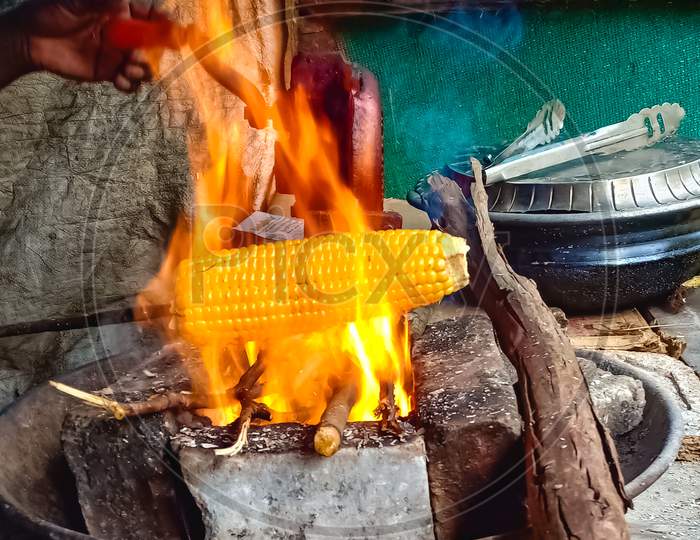 Selling Fired Corn On Mountain Shop- Grilled Corncob Sweet Corn On Fire.
