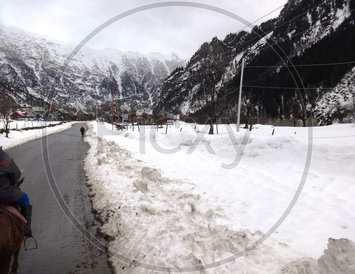 road passing through the frozen snow in Sonmarg