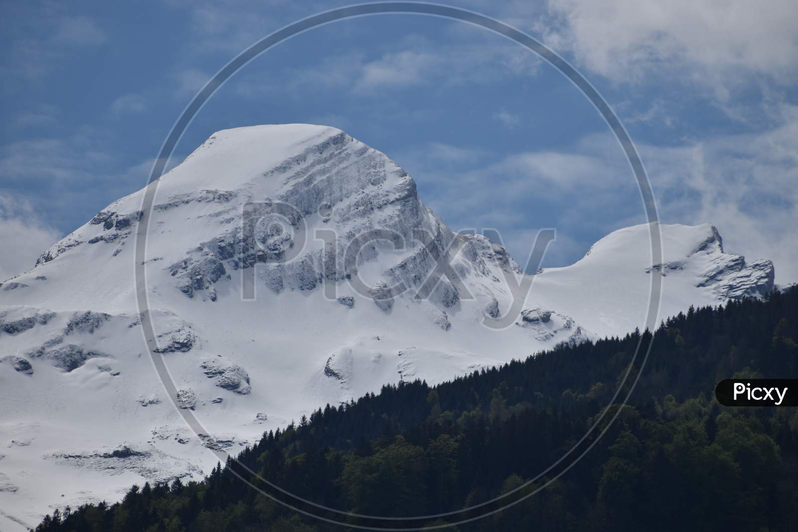 Switzerlands majestic mountain panorama