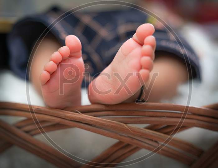 feet of a little boy
