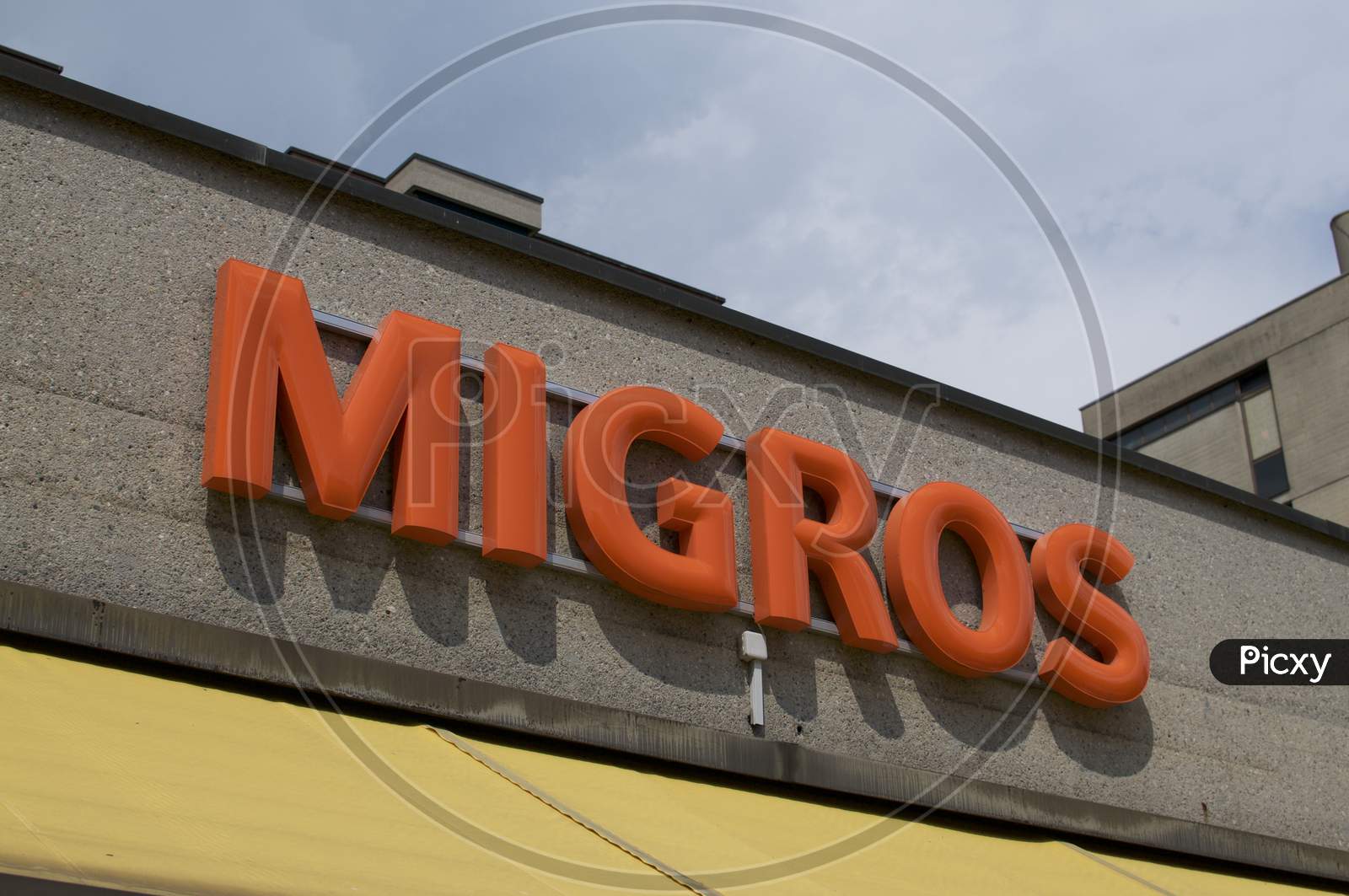 Migros Supermarket Store Logo