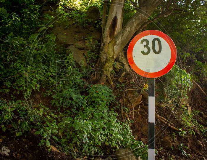 Indian Road Sign Indicating Speed Limit In The Ghat Road Of Yercaud, Salem, Tamil Nadu, India