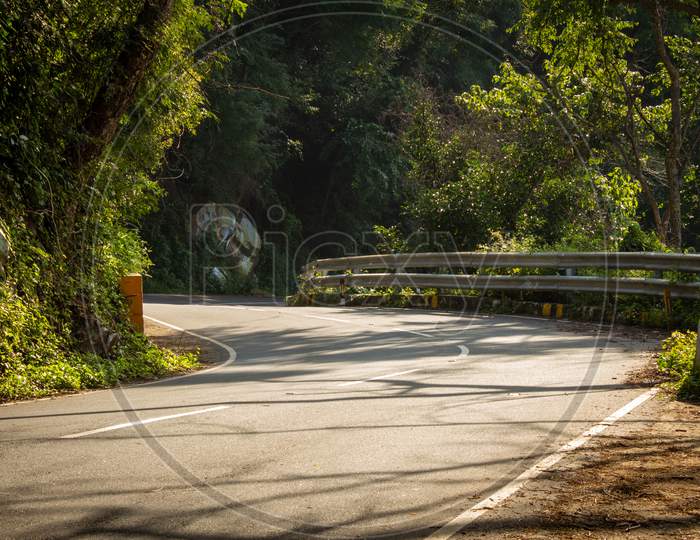 Beautiful Ghat Road Along The Mountain Range Of Eastern Ghats Leading To Yercaud, Tamil Nadu, India. Yercaud Is Famous Hill Station In South India.