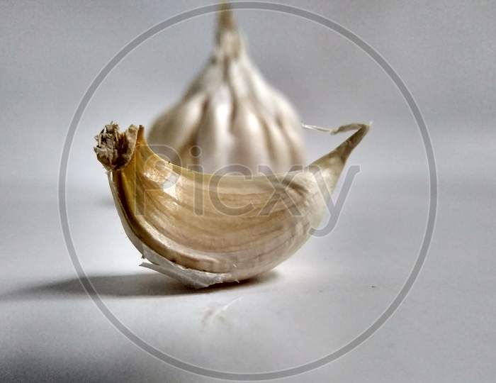 Close up photo of garlic clove