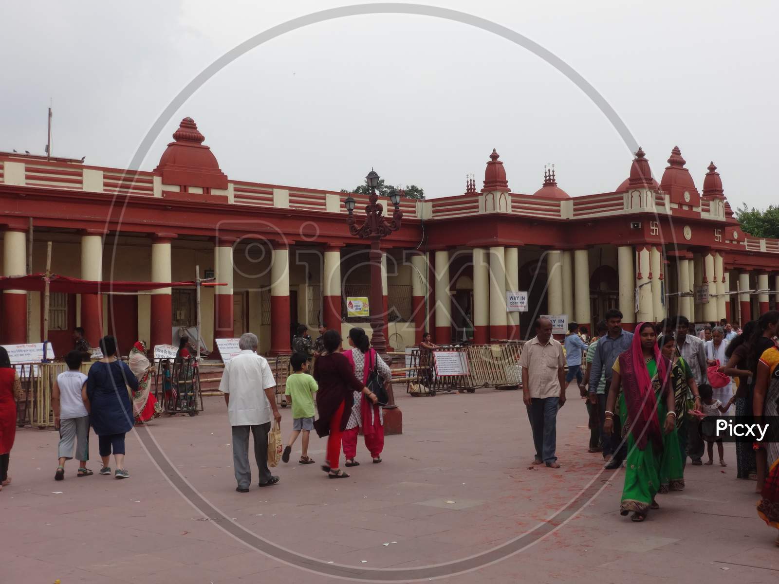 a view of Dakhineshwar temple in Kolkata