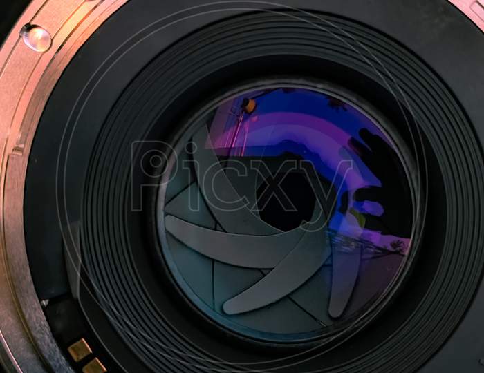 Aperture blades of a 50mm prime lens