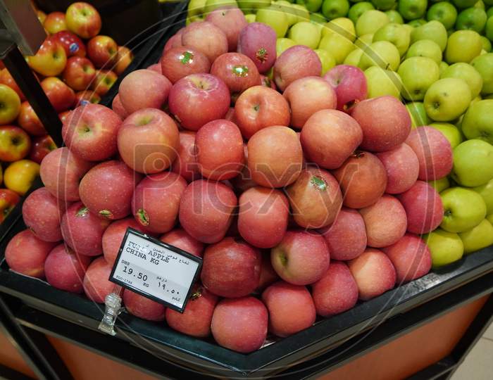 Bunch Of Pink, Yellow And Green Apples On Boxes In Supermarket. Apples Being Sold At Public Market. Organic Food Fresh Apples In Shop, Store - Dubai Uae December 2019